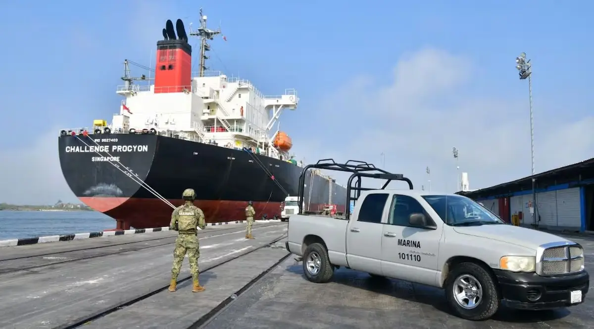 Ordenan captura del contralmirante Fernando Farías por presunto vínculo con red de contrabando de combustibles