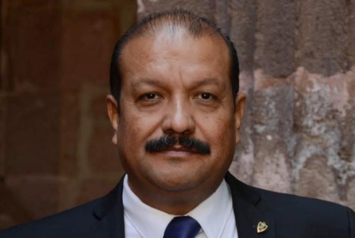 Ordenan restituir al director de la Facultad de Derecho de la UMSNH
