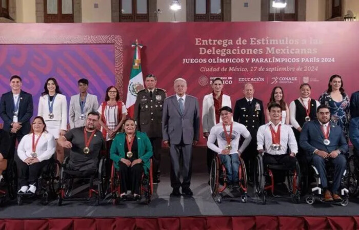 Otorgan estímulos a medallistas olímpicos y paralímpicos de París 2024