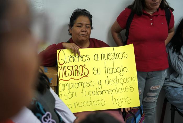 Padres protestan por retiro de cinco maestros en la Benemérito de las Américas