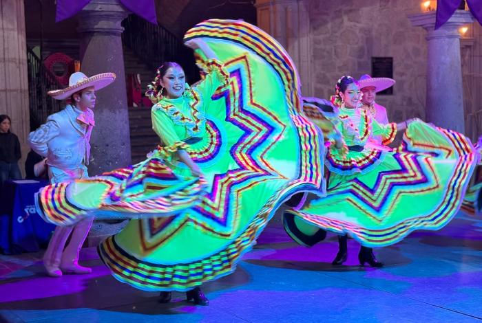 Palacio Municipal brilló con el Ballet Folklórico del Ayuntamiento de Morelia