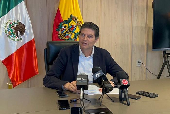 "PAN abre sus puertas a quien hace el bien, los que están en cosas malas es en el color guinda"