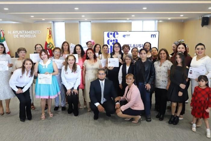 Paola Delgadillo impulsa el desarrollo comunitario con 487 egresados de los CECADES