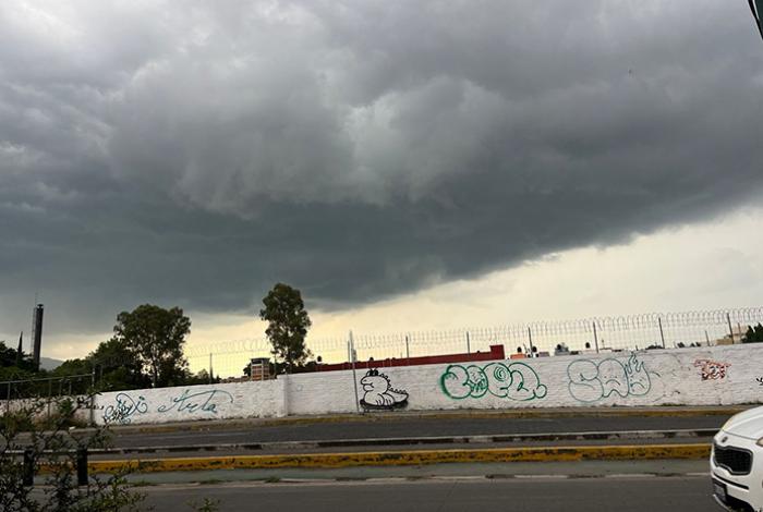 Para este lunes el SMN pronostica lluvias muy fuertes en Michoacán y oleaje de hasta 2 metros en la costa