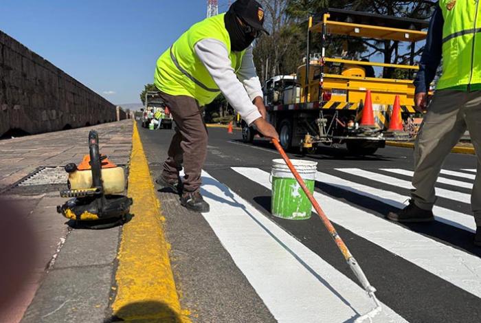 Para que te detengas donde debes, balizan cruces peatonales de avenida Acueducto