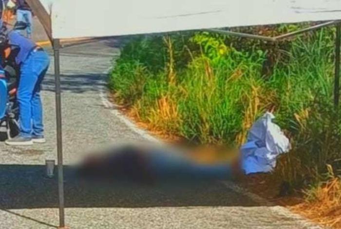 Pareja de motociclistas derrapa en Aquila; hay un muerto y una lesionada