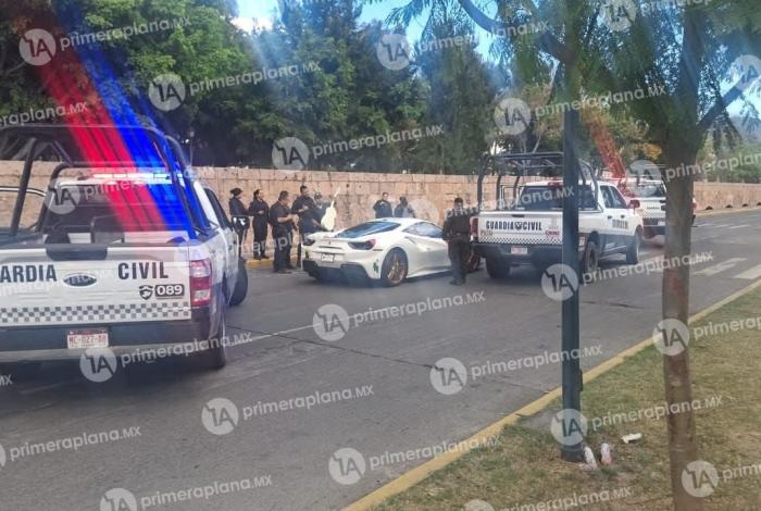 Pareja paseaba por Morelia en un ferrari robado