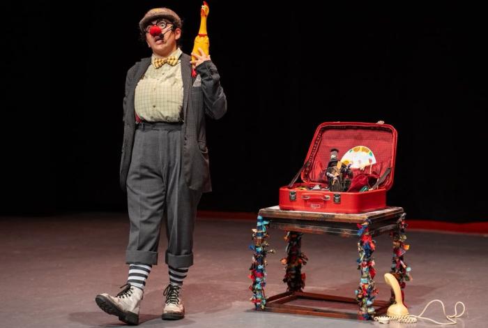 Parrot Contestatario convierte al público en parte de la función