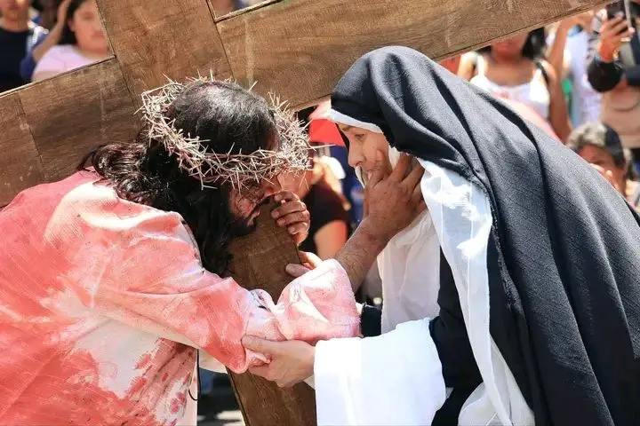 Pasión y muerte de Jesucristo cobraron vida en el Viacrucis de Morelia