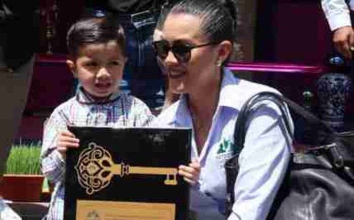 Pátzcuaro homenajeó al pequeño Kobe Milán con su altar monumental durante Noche de Ánimas