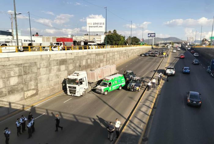 Peatón muere arrollado por tractocamión en el Libramiento Norte de Morelia