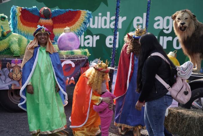 Pequeñines entran gratis al Zoo y conocen a los Reyes Magos