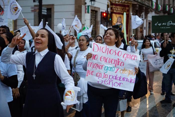 Peregrinación y Festival Bíblico llenan de color el corazón de Morelia
