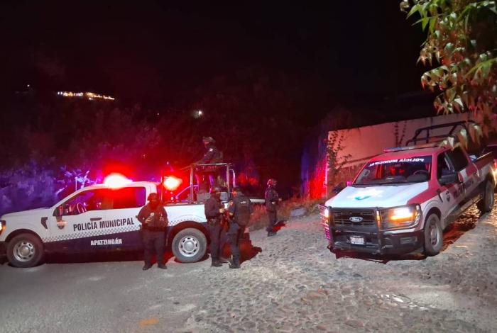 Persecución y balacera en Apatzingán; hay dos presuntos delincuentes abatidos y una familia herida por choque
