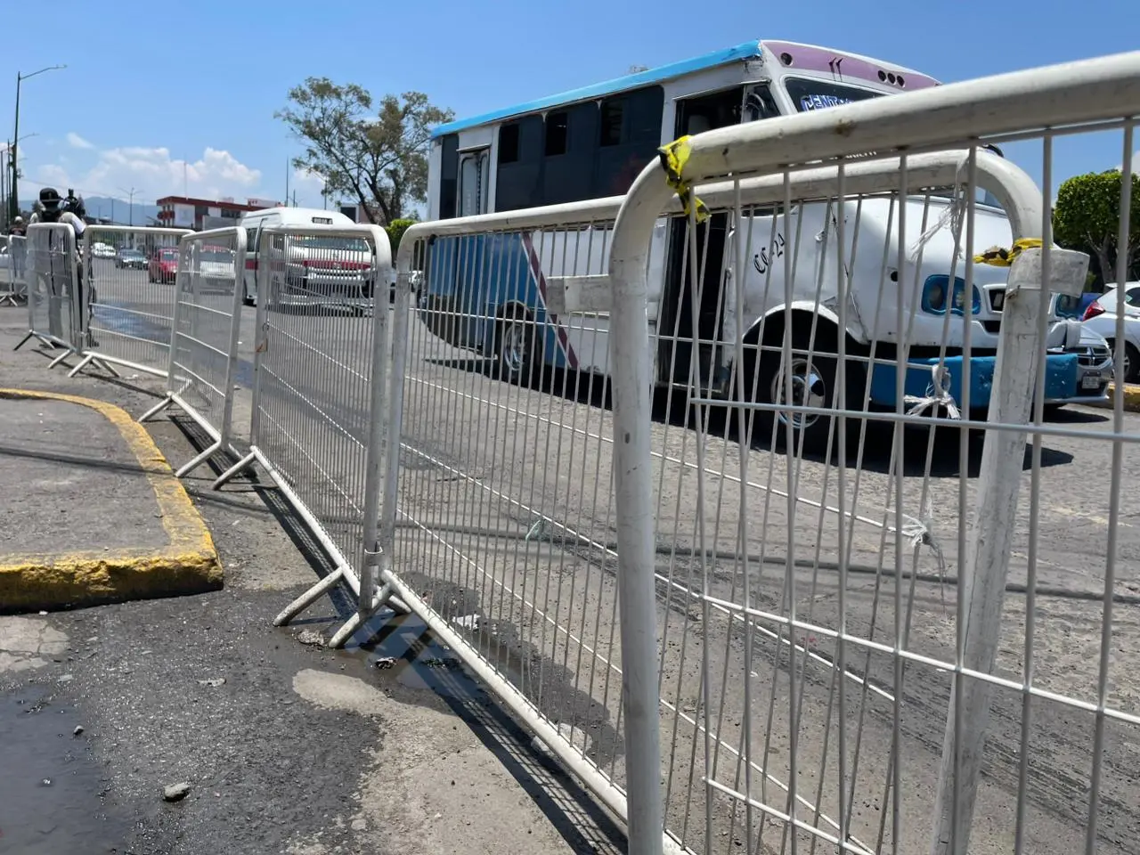 Persiste problema de paradas de transporte público en la zona del Monumento a Lázaro Cárdenas