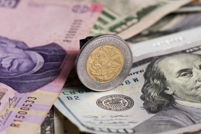 Peso se fortalece frente a dólar en gestión de Donald Trump: economista