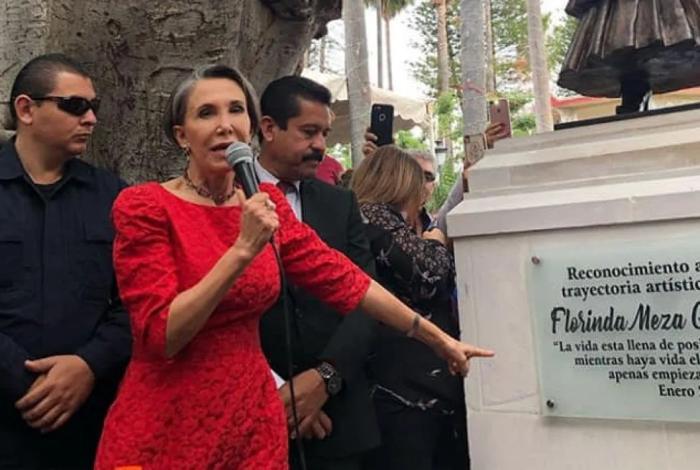 Piden retirar estatua de Florinda Meza en Zacatecas