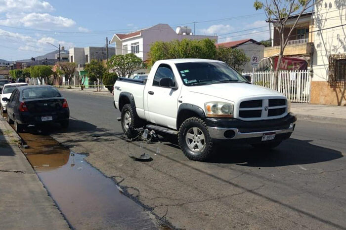 Pistoleros son atropellados tras balear al conductor de una camioneta en Tangancícuaro