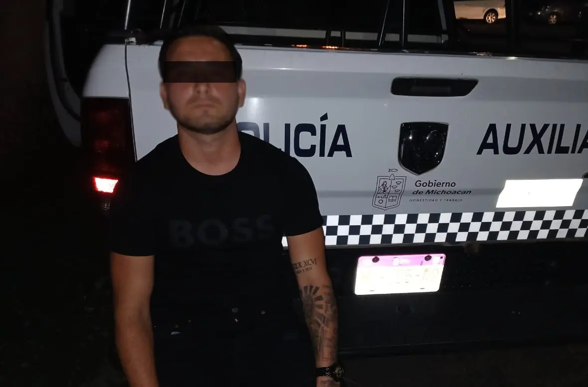 Policía Auxiliar asegura a persona armada en bar de Morelia