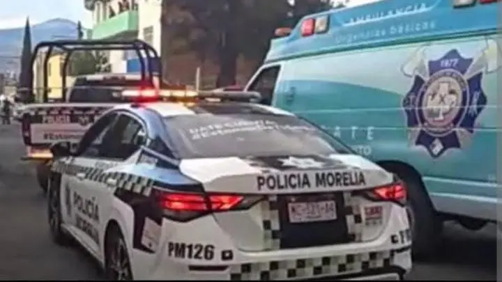 Policía brinda ayuda a persona lesionada por objeto punzo cortante