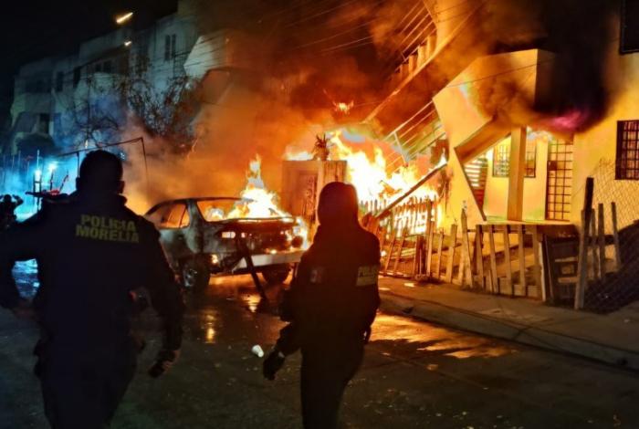 Policía Morelia apoya a familias durante incendio en Villas del Pedregal