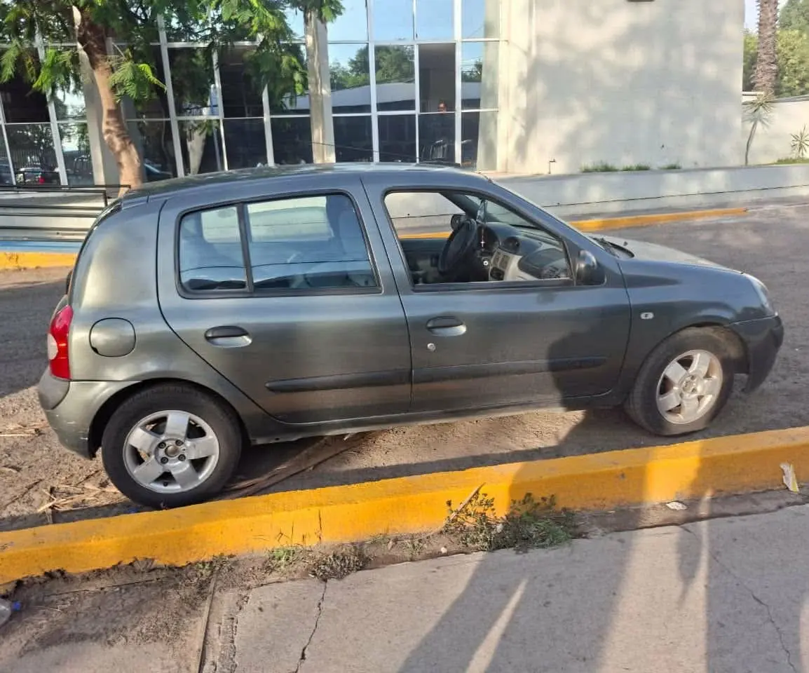 Policía Morelia detiene a sujeto en posesión de droga y auto robado