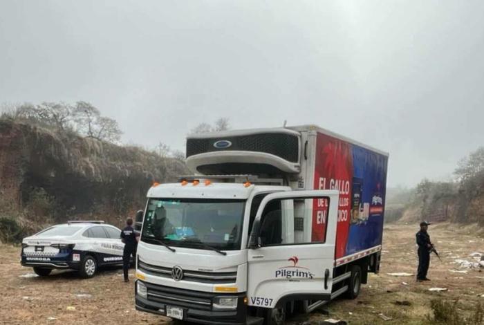 Policías de Quiroga recuperan camión robado