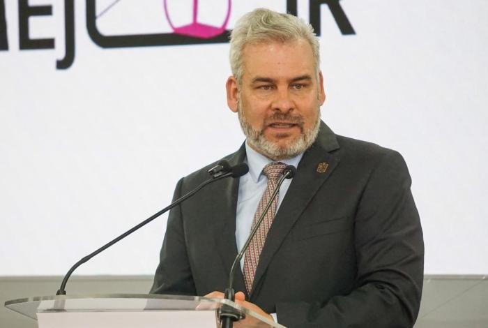 Políticas económica y migratoria de Trump llevaría a EUA a la recesión: Bedolla