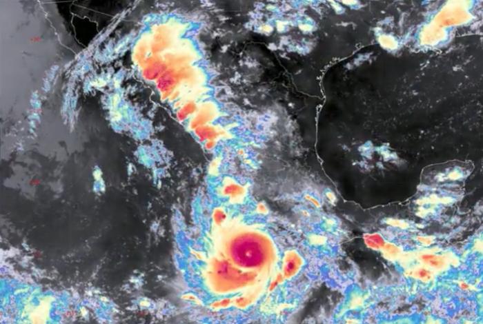 Polo ya es huracán categoría 2; provocará lluvias muy fuertes en Michoacán, Guerrero, Oaxaca, Jalisco y Colima