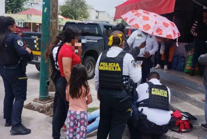 Por aparatosa caída, trasladan a mujer al hospital