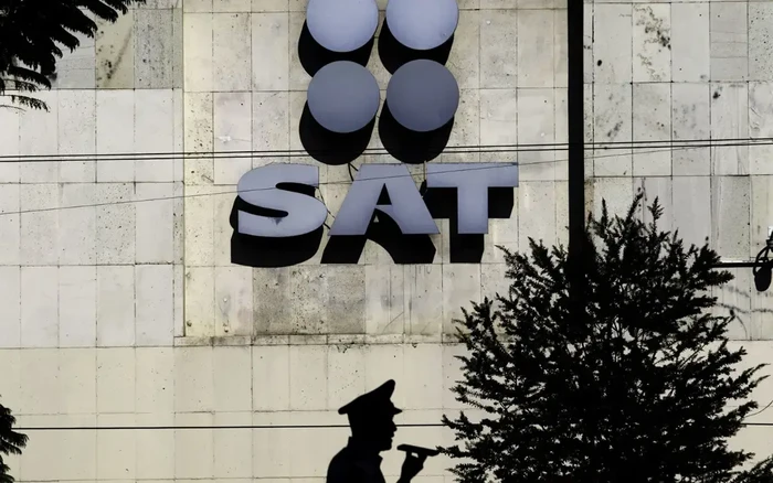 Por daño fiscal, caen exmandos del SAT