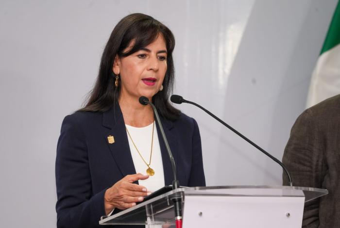 Por el momento, no más cambios de centro de trabajo en educación: Gaby Molina