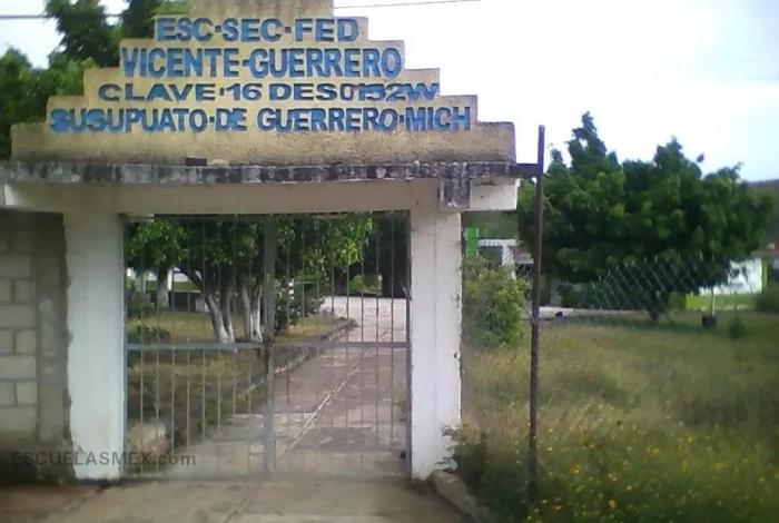 Por inseguridad, suspendidas desde hace 10 días las clases en 2 municipios de Michoacán