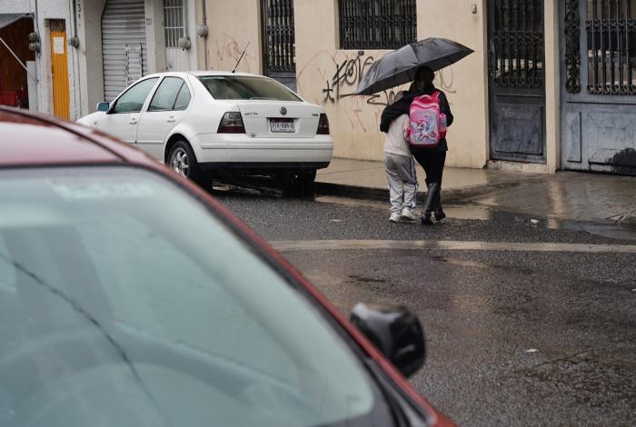 Por lluvias, suspenden clases en ocho municipios de Michoacán