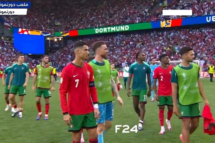 Portugal golea a Turquía y sella su clasificación; 4 fanáticos paran el partido por Ronaldo