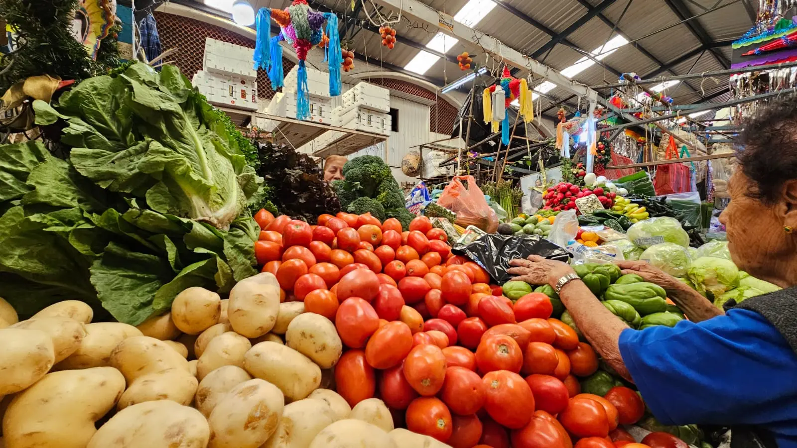 Precio del jitomate se dispara hasta los 50 pesos por kilo en Morelia