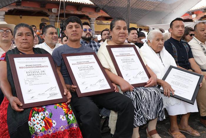 Premia gobierno del estado las mejores piezas del 65 Concurso Artesanal de Domingo de Ramos