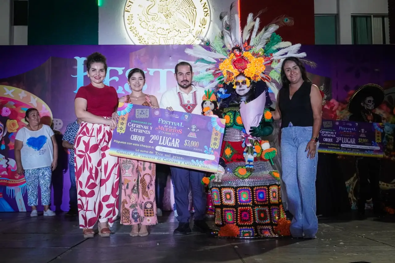 Premian a Ganadores de Altares y Catrinas y Catrines