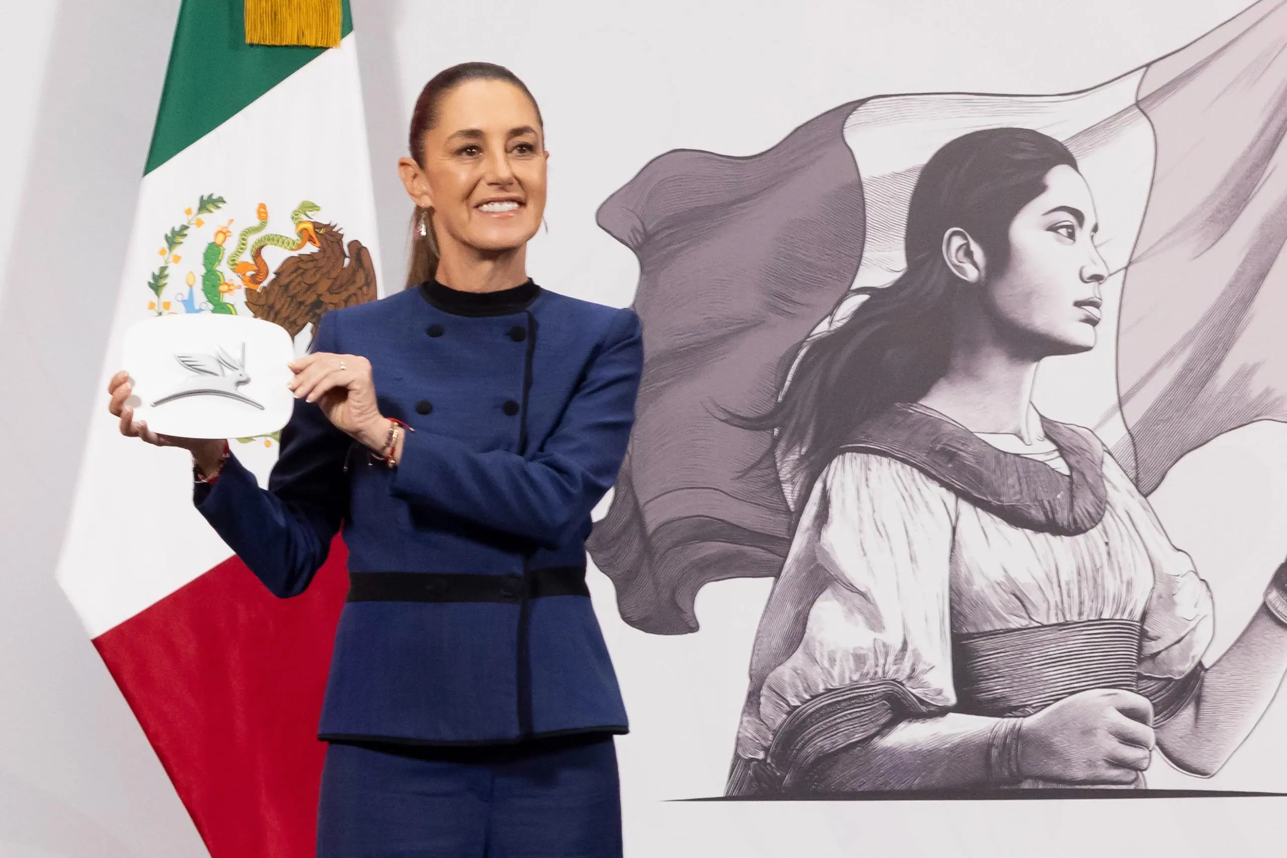 PRESENTAN EMBLEMA DE OLINIA; EN SEPTIEMBRE SE CONOCERÁ DISEÑO DE VEHÍCULOS ELÉCTRICOS