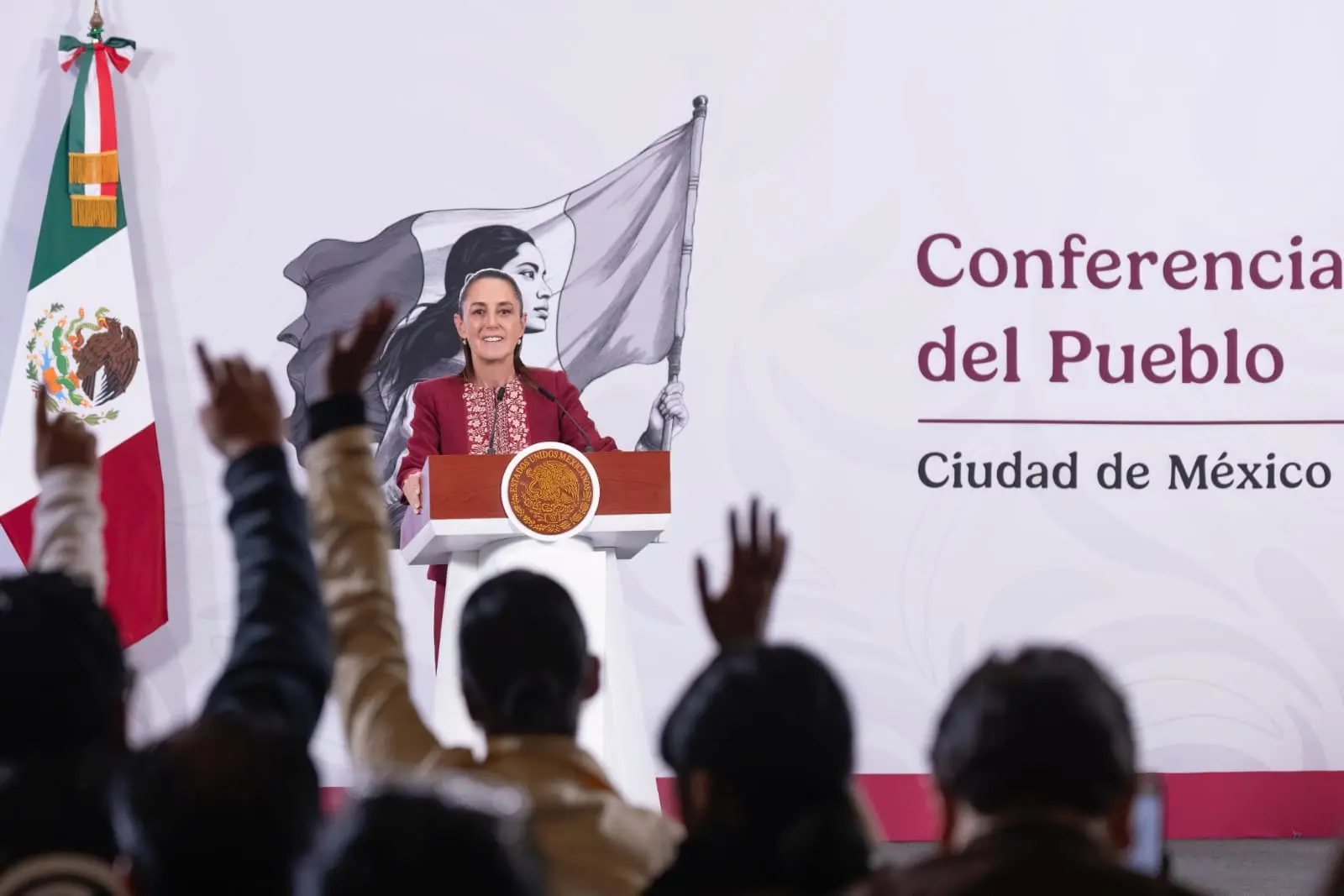 PRESIDENTA CLAUDIA SHEINBAUM ANUNCIA DECRETO PARA CREAR EL SERVICIO UNIVERSAL DE SALUD; DEL 13 AL 30 DE ABRIL INICIA CREDENCIALIZACIÓN DE PERSONAS DE 85 AÑOS Y MÁS