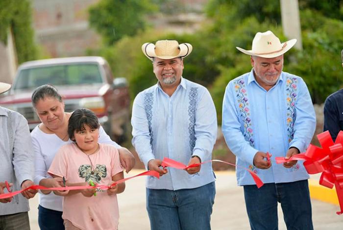 Presidente de Puruándiro, Víctor Vázquez, entrega obra integral en tenencia de Galeana