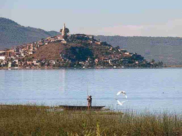 Profundidad del lago de Pátzcuaro aumentó 15 centímetros, asegura directora de ecología municipal