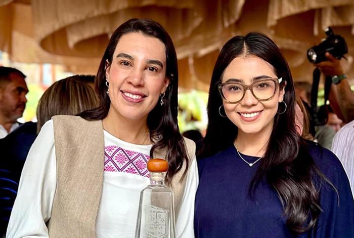 Promueve Yohana Mendoza, presidenta de Ario, riquezas turísticas del municipio ante Sectur