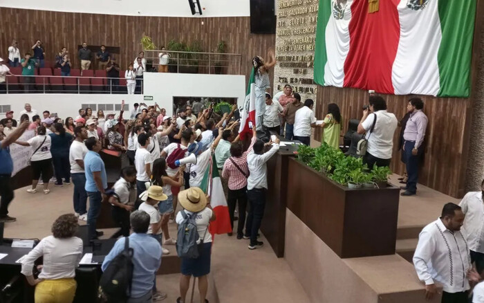 Protestan contra reforma judicial en el Congreso de Yucatán