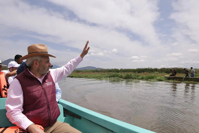 Próximo sábado inicia empleo temporal para conservar el Lago de Pátzcuaro: Bedolla