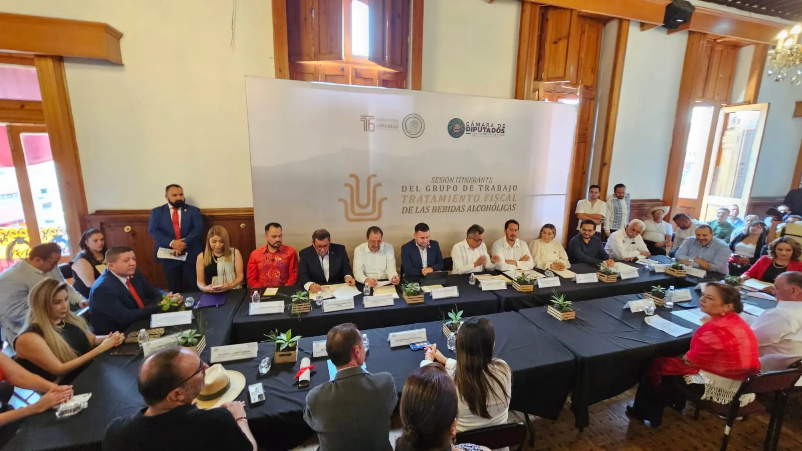 PT impulsa revisión del IEPS para proteger a mezcaleros michoacanos