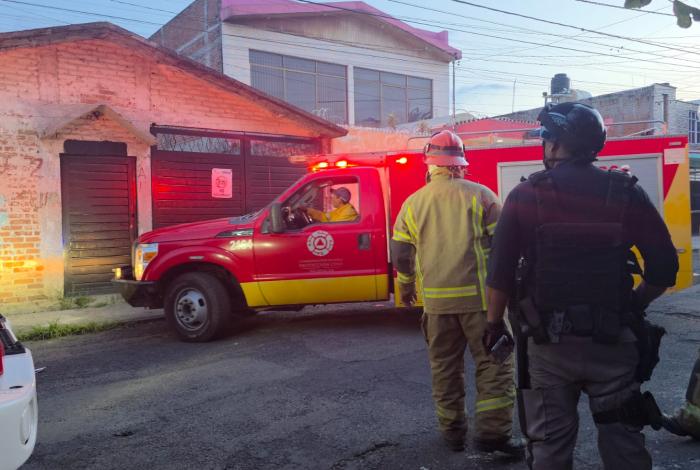 Quema de llantas moviliza a bomberos en Morelia