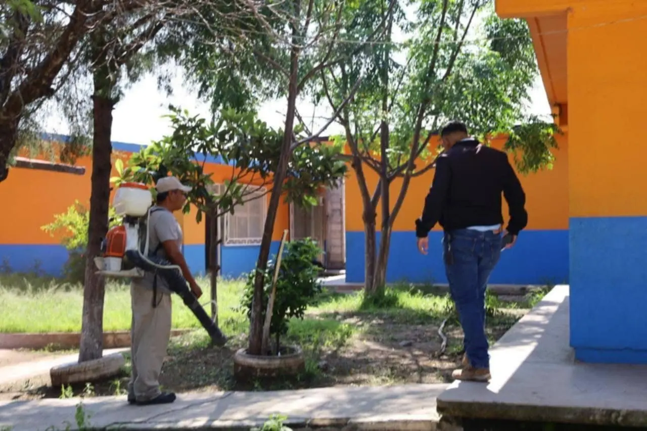 Queréndaro prepara a sus escuelas para un regreso a clases sin dengue