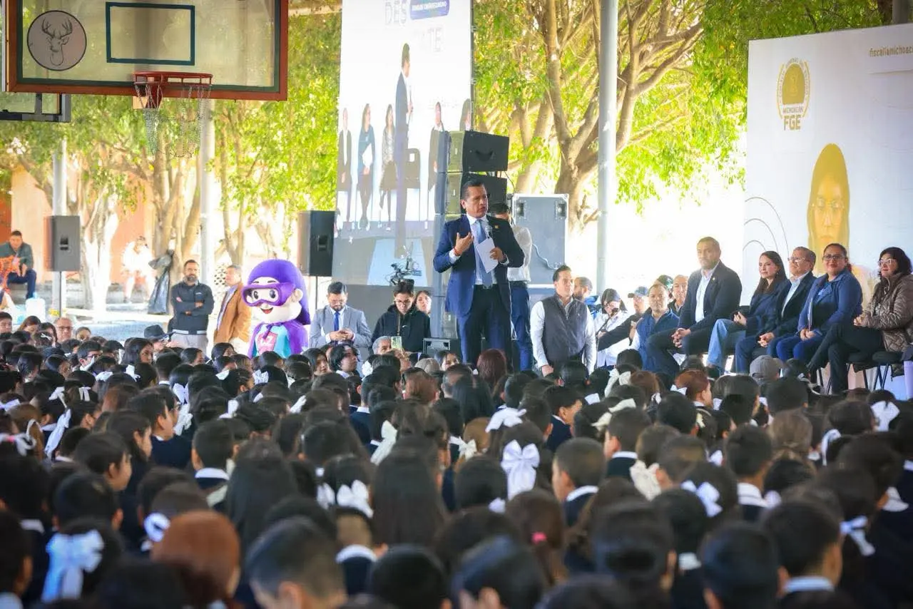 Realiza FGE prevención de delitos cibernéticos en instituciones educativas