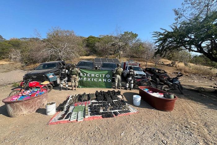 Realizan operativos en Huetamo y decomisan 300 kilogramos de droga, 14 armas largas vehículos...